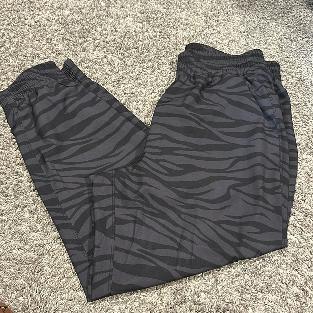 Old Navy jogger wind-pant size M